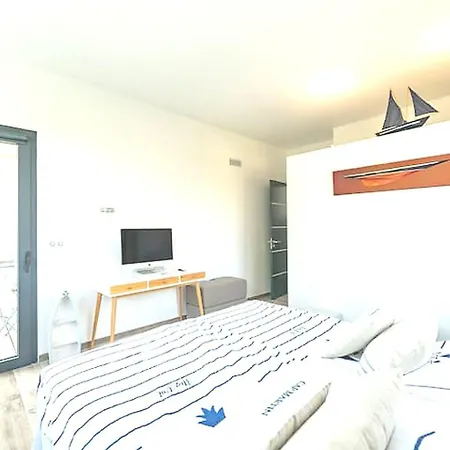 Cozy Yrene W Pool Casa de Férias Vallauris